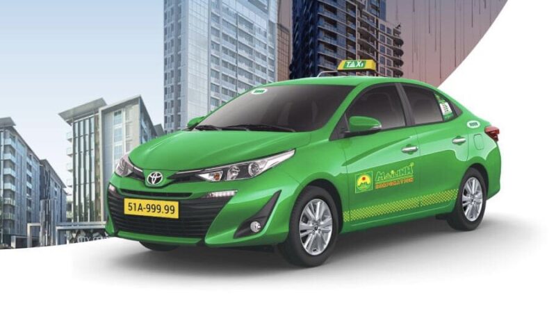 Taxi mai linh đưa đón khách sân bay